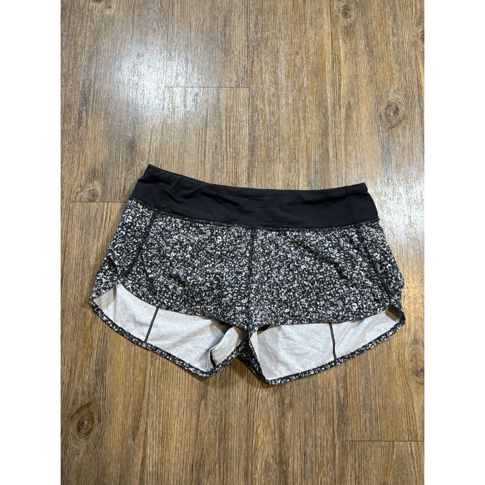 Lululemon Speed Short 2.5" Daisy Dust Alpine White Black 6 Running Training EUC